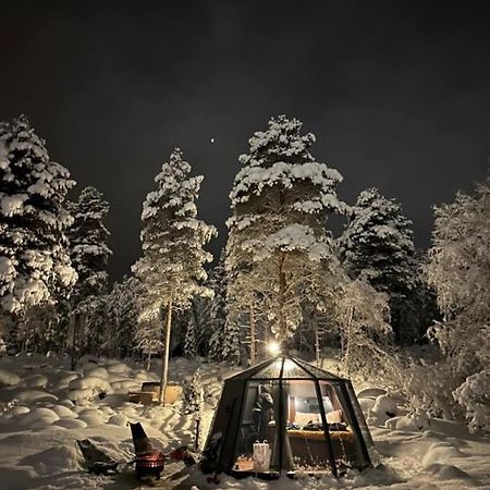 Aurora Igloo With Private Hot Tub By Invisible Forest Lodge 罗瓦涅米 外观 照片