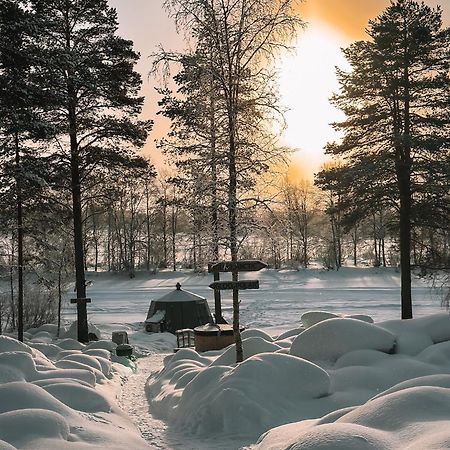 Aurora Igloo With Private Hot Tub By Invisible Forest Lodge 罗瓦涅米 外观 照片