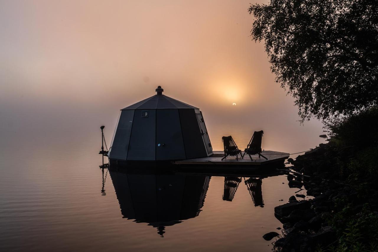 Aurora Igloo With Private Hot Tub By Invisible Forest Lodge 罗瓦涅米 外观 照片