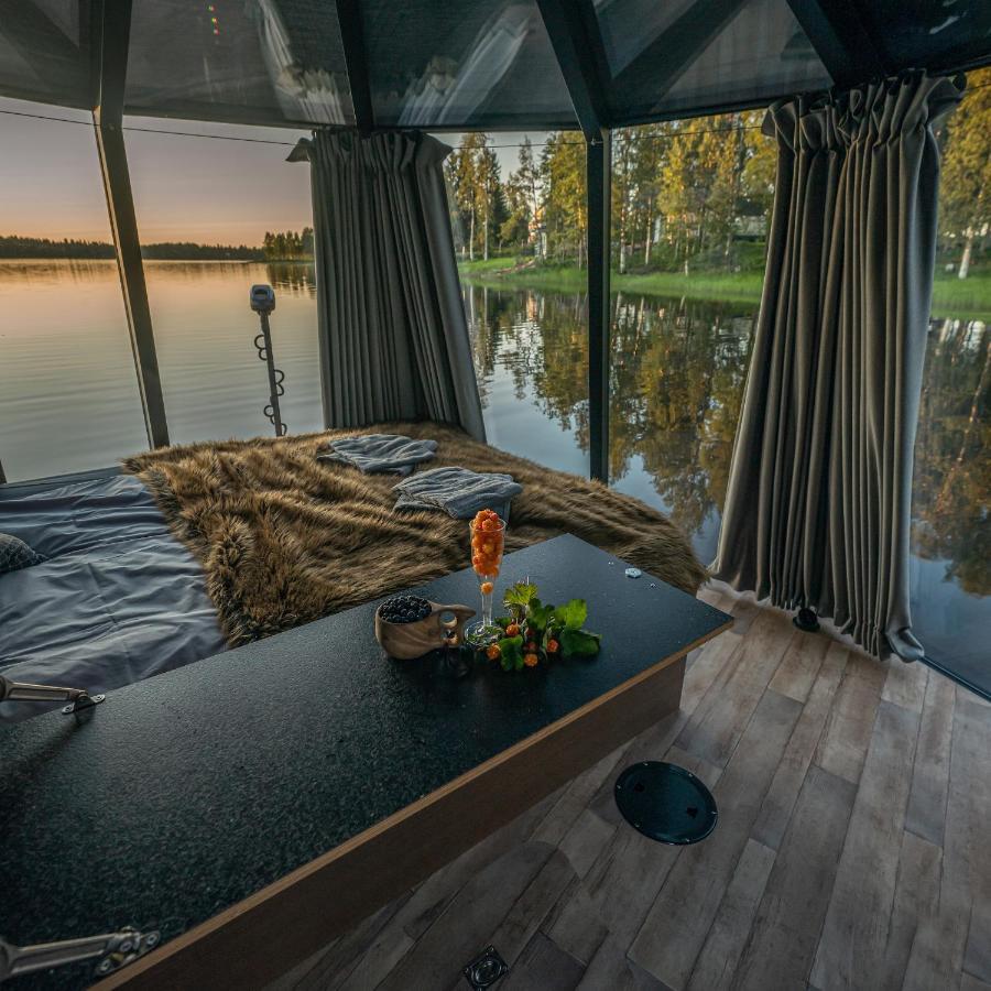 Aurora Igloo With Private Hot Tub By Invisible Forest Lodge 罗瓦涅米 外观 照片