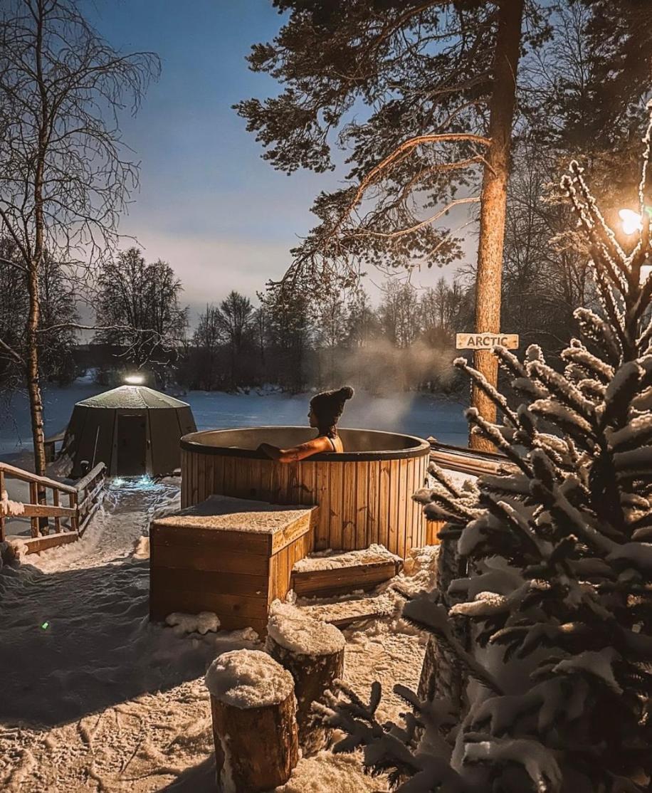 Aurora Igloo With Private Hot Tub By Invisible Forest Lodge 罗瓦涅米 外观 照片
