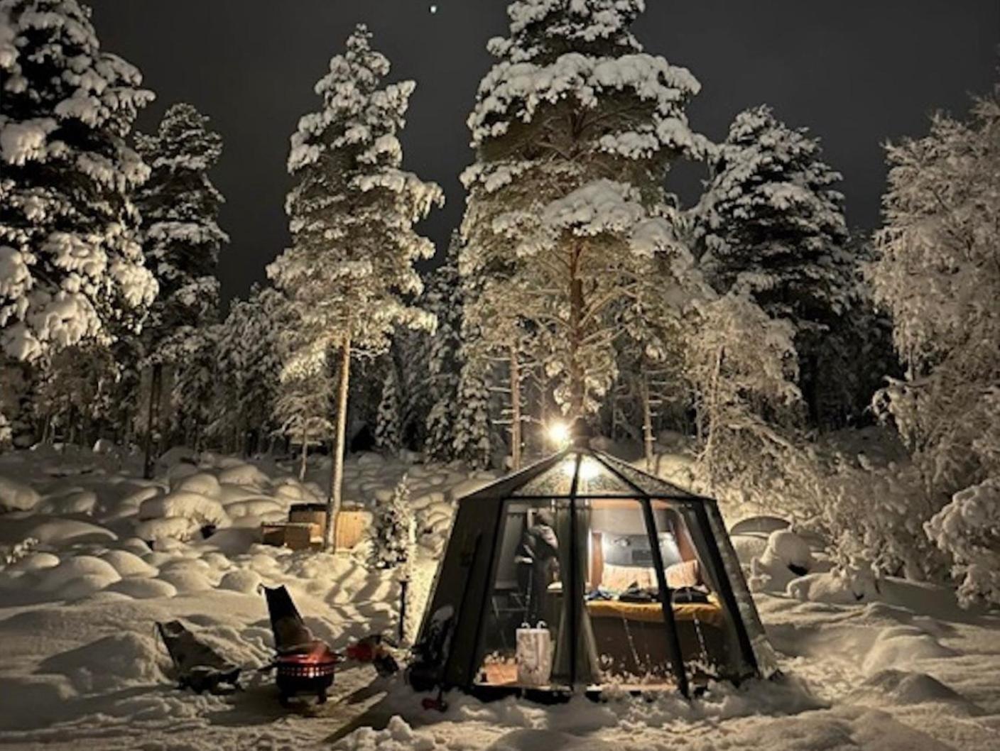 Aurora Igloo With Private Hot Tub By Invisible Forest Lodge 罗瓦涅米 外观 照片